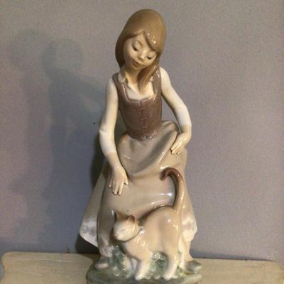 1100 Lladro â€œGirl with Catâ€ & Shelf