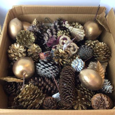 1090 Christmas/Winter Floral Centerpiece Items