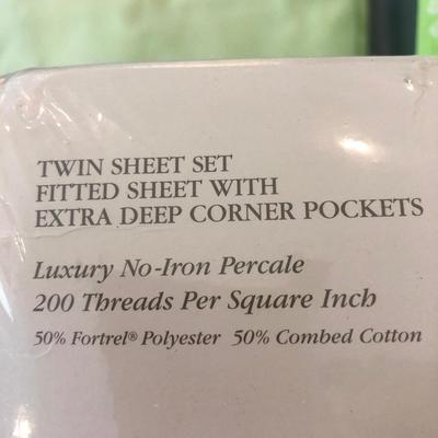 Girls room twin bed/curtains new