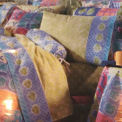 Girls room twin bed/curtains new