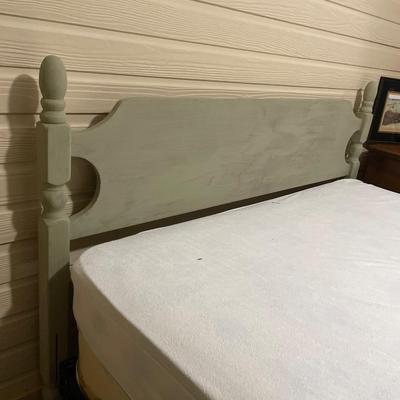 Full size Vintage green wooden bed