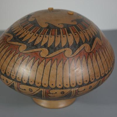 EARLY 20TH CENTURY LG SAN ILDEFONSO POT FEATHER DECORATION / AS IS