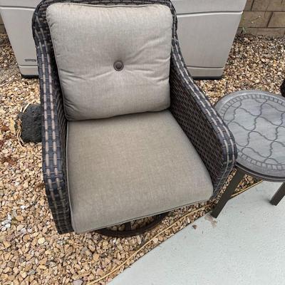 Pair of Outdoor Patio Poolside Comfortable Swivel Armchairs & Round Outdoor Side Table