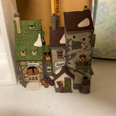 Department 56 â€œFAGINâ€™S HIDE-A-WAYâ€