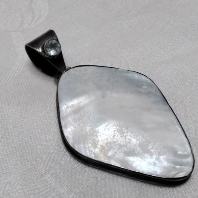 Shell 925 Pendant With Aquamarine Accent