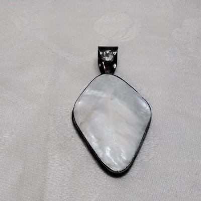 Shell 925 Pendant With Aquamarine Accent