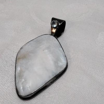 Shell 925 Pendant With Aquamarine Accent