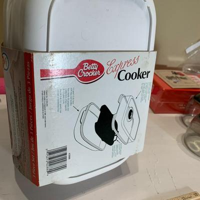 Betty Crocker Express Cooker NEW