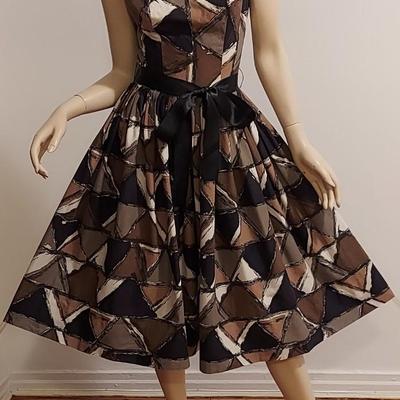 Vtg 1950's Cotton Brown/Black Fit & Flare dress Geometric Pattern Satin Sash Belt