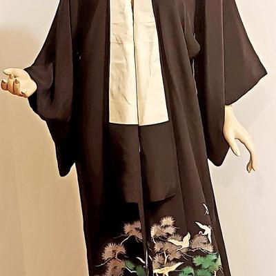 Vtg Japanese Silk Hand Painted Kimono Family Crest Kyoto, Japan Circa 1940's