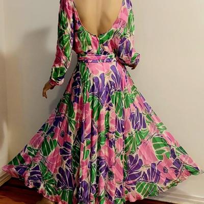 Vtg 1970-80s Silk Maxi dress W/Sash Belt Purple,Pink,Green very Fluid