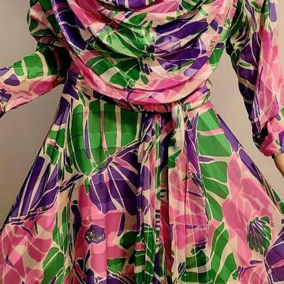 Vtg 1970-80s Silk Maxi dress W/Sash Belt Purple,Pink,Green very Fluid