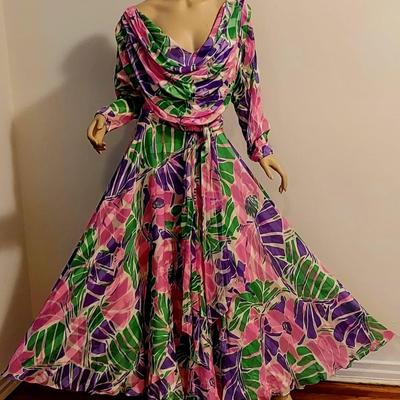 Vtg 1970-80s Silk Maxi dress W/Sash Belt Purple,Pink,Green very Fluid