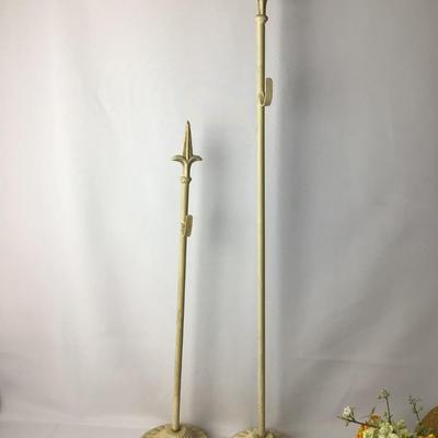 1075 Gardenerâ€™s Wreath & 2 Stands