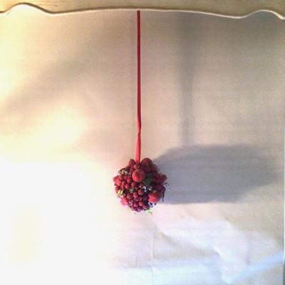 1072 Frosted Kissing Balls Lot of 5