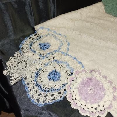 LACE TABLE COVER AND DOILIES