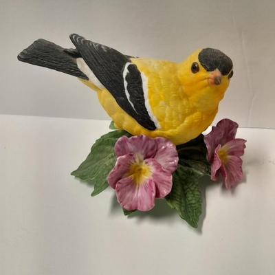 LENOX Western Meadowlark and American Goldfinch Fine porcelain Birds with Vanilla candle