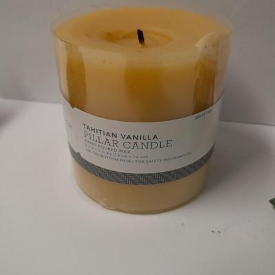 LENOX Western Meadowlark and American Goldfinch Fine porcelain Birds with Vanilla candle