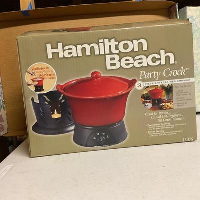 New In Box Hamilton Beach Party Crock.