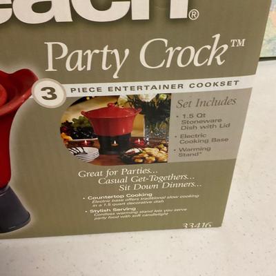 New In Box Hamilton Beach Party Crock.