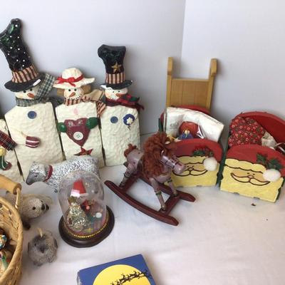 1053 Country Christmas Decor Lot