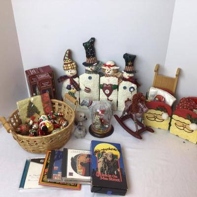 1053 Country Christmas Decor Lot