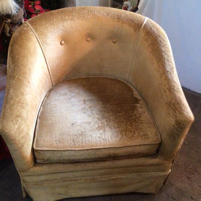 1049 Gold Swivel Chair & Santa Pillow
