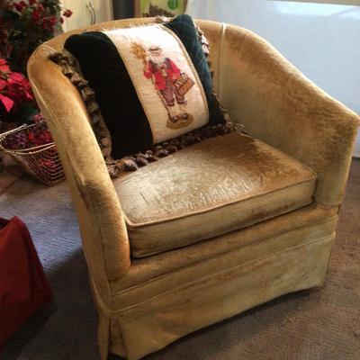 1049 Gold Swivel Chair & Santa Pillow