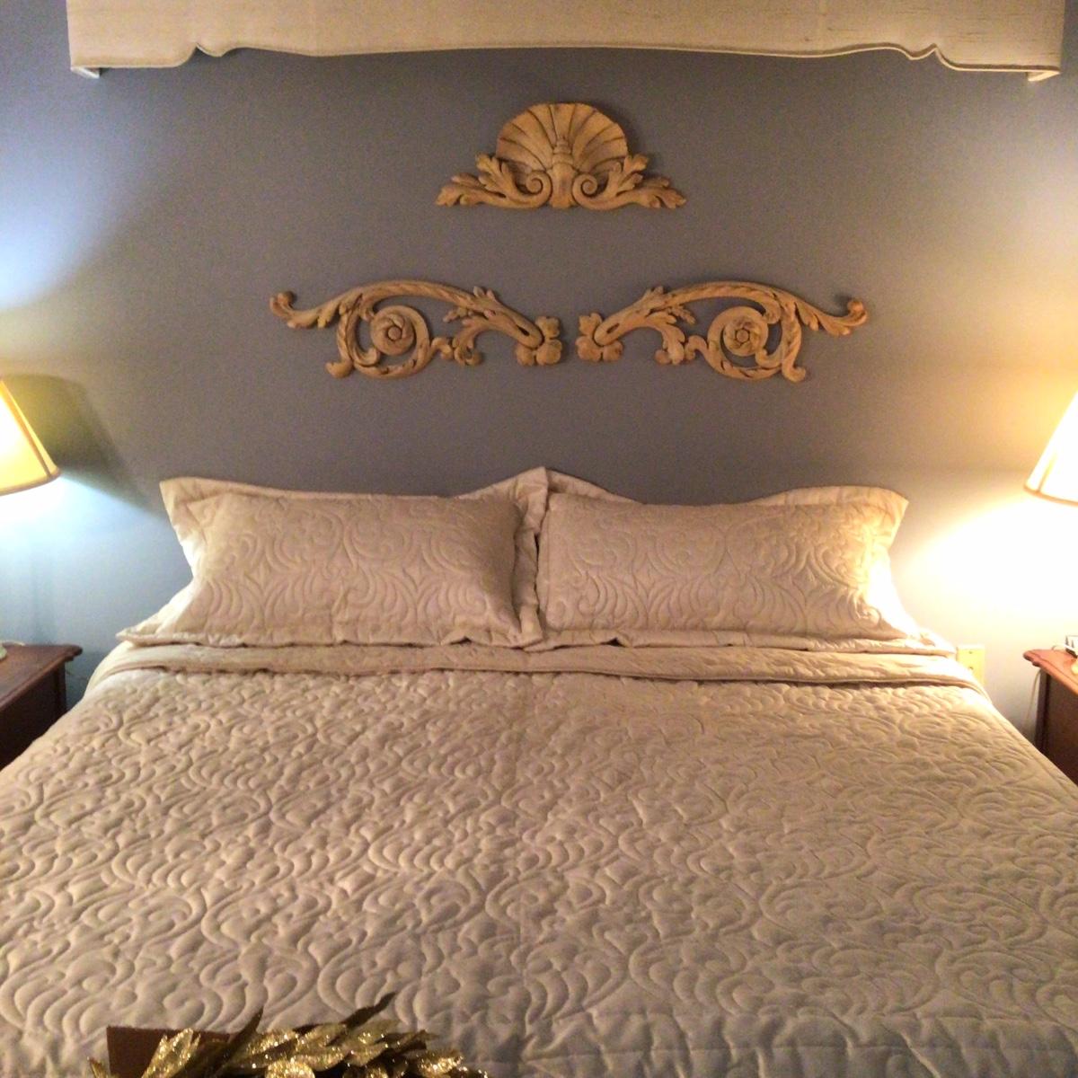 1041 Wooden Floating Headboard & Sleep Number King Bed