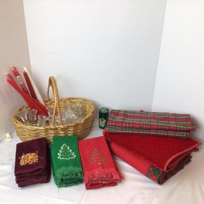 1034 Basket of Candles & Holiday Towels