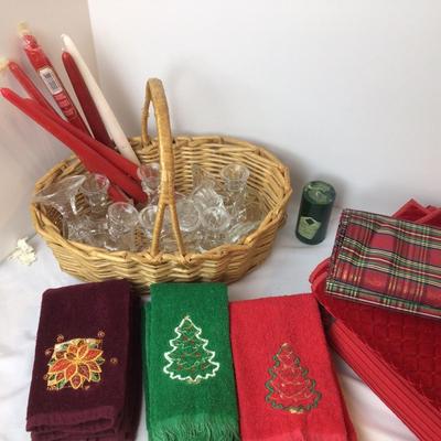 1034 Basket of Candles & Holiday Towels