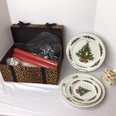 1033 Box Lot of Holiday Decor