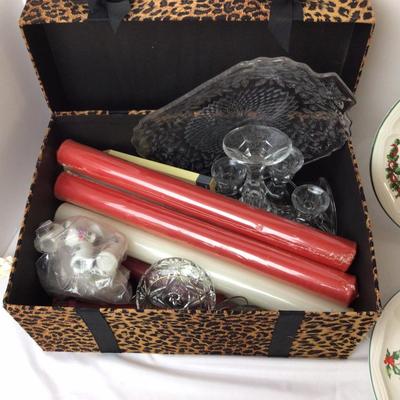 1033 Box Lot of Holiday Decor