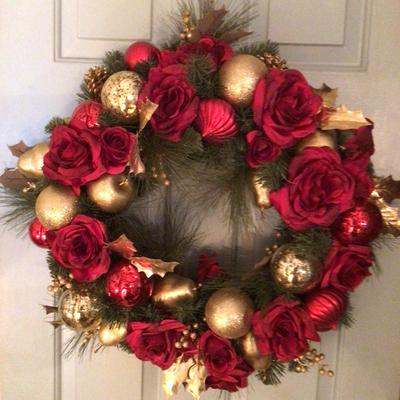 1028 Holiday Wreath & Hanger