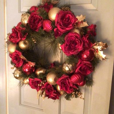1028 Holiday Wreath & Hanger