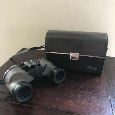 Binoculars with case super wide angle-604 ft at 1000 yards.