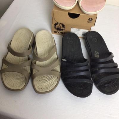 938 Womenâ€™s Crocs Sandal Lot