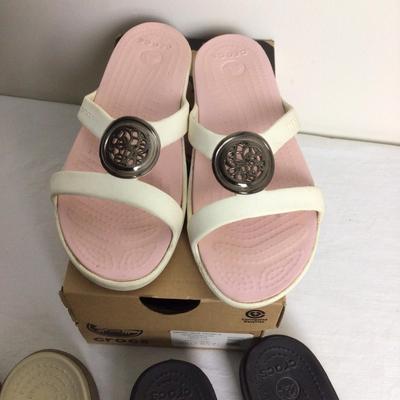 938 Womenâ€™s Crocs Sandal Lot