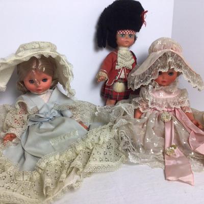870 Vintage Victorian Doll Lot & Beefeater Doll