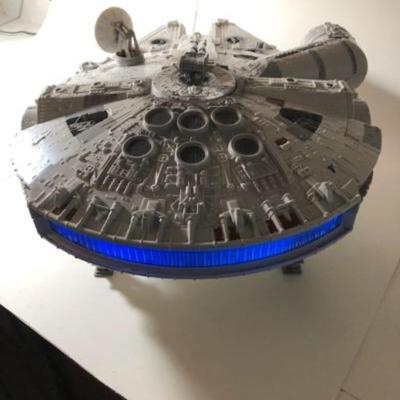 1049 - Star Wars Millennium Falcon, with Chewbacca and Han Solo action figures