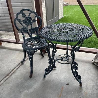 Small Metal Flower Pattern Bistro Patio Table with Chair