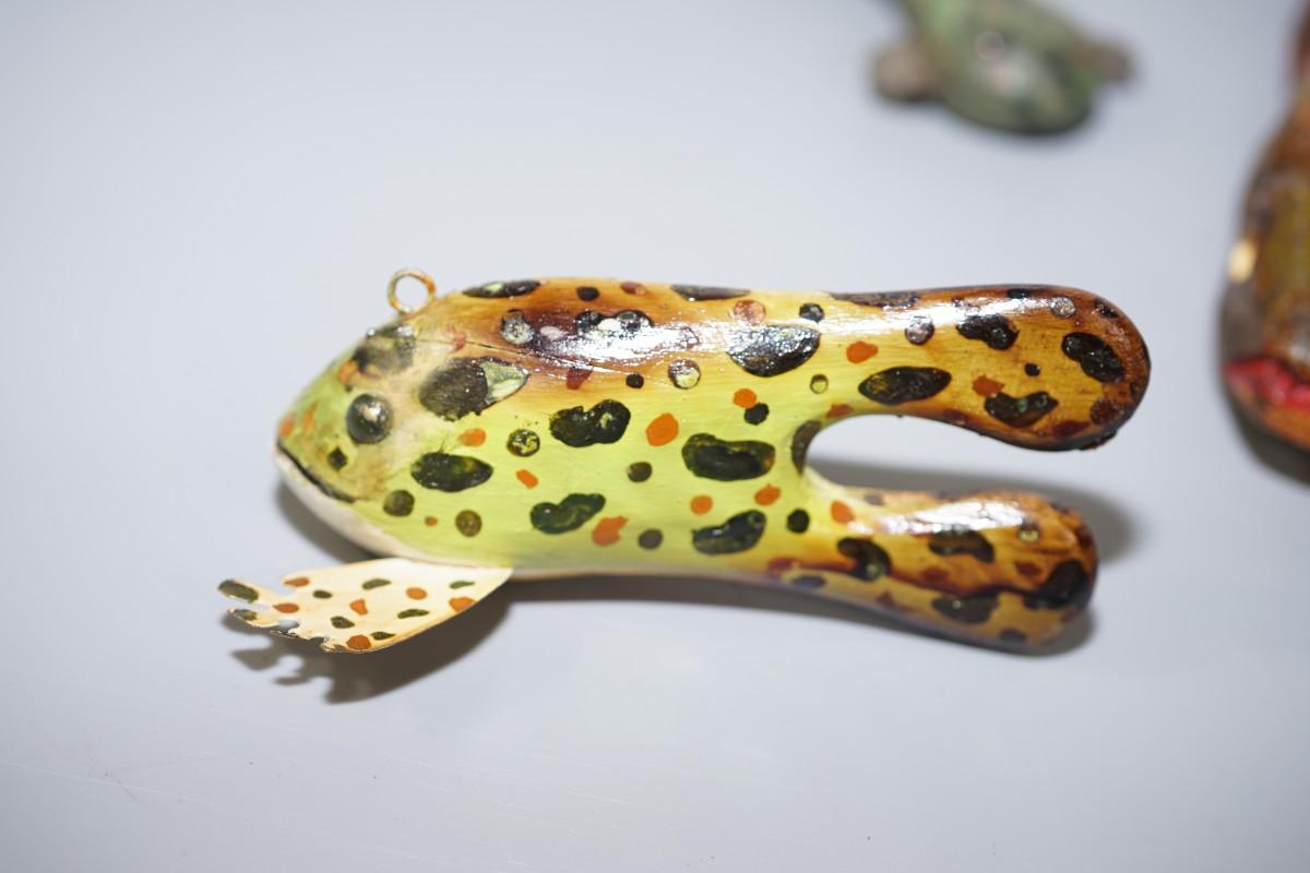 FOLK ART GROUPING OF FIVE FROG DECOYS