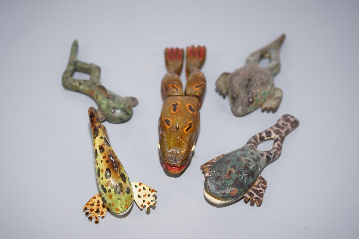 FOLK ART GROUPING OF FIVE FROG DECOYS