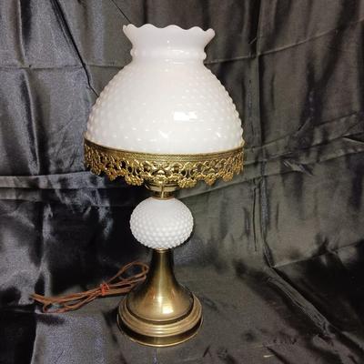 VINTAGE TABLE LAMP AND GREEN ASHTRAY