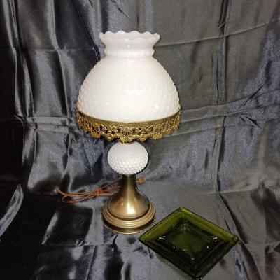 VINTAGE TABLE LAMP AND GREEN ASHTRAY