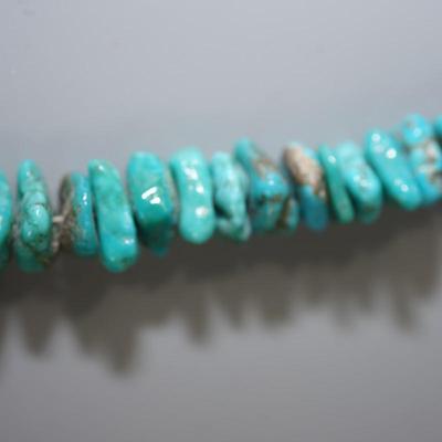 TURQUOISE CHUNK/ SILVER TONE BEADS AND CLAM SHELL NECKLACE