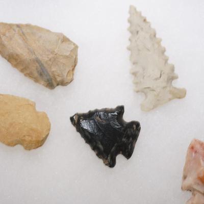 NATIVE AMERICAN POINTS ( ARROWHEADS) GROUP OF 23
