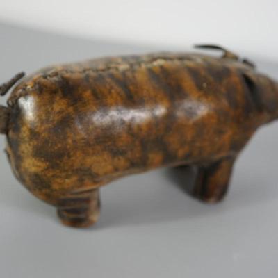 70's VINTAGE CRAFTED LEATHER PIG HEIGHT 4" AND 8" LONG