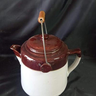 CROCK KETTLE WITH 2 HANDLES AND A SPOUT