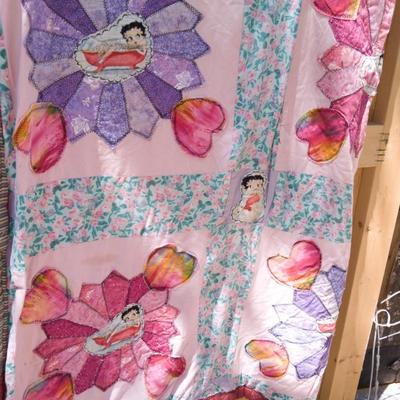 2 SMALL QUILTS AND 1 TWIN BETTY BOOP COMFORTER
